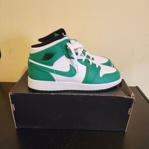 Nike Kids Sneakers in Green and White